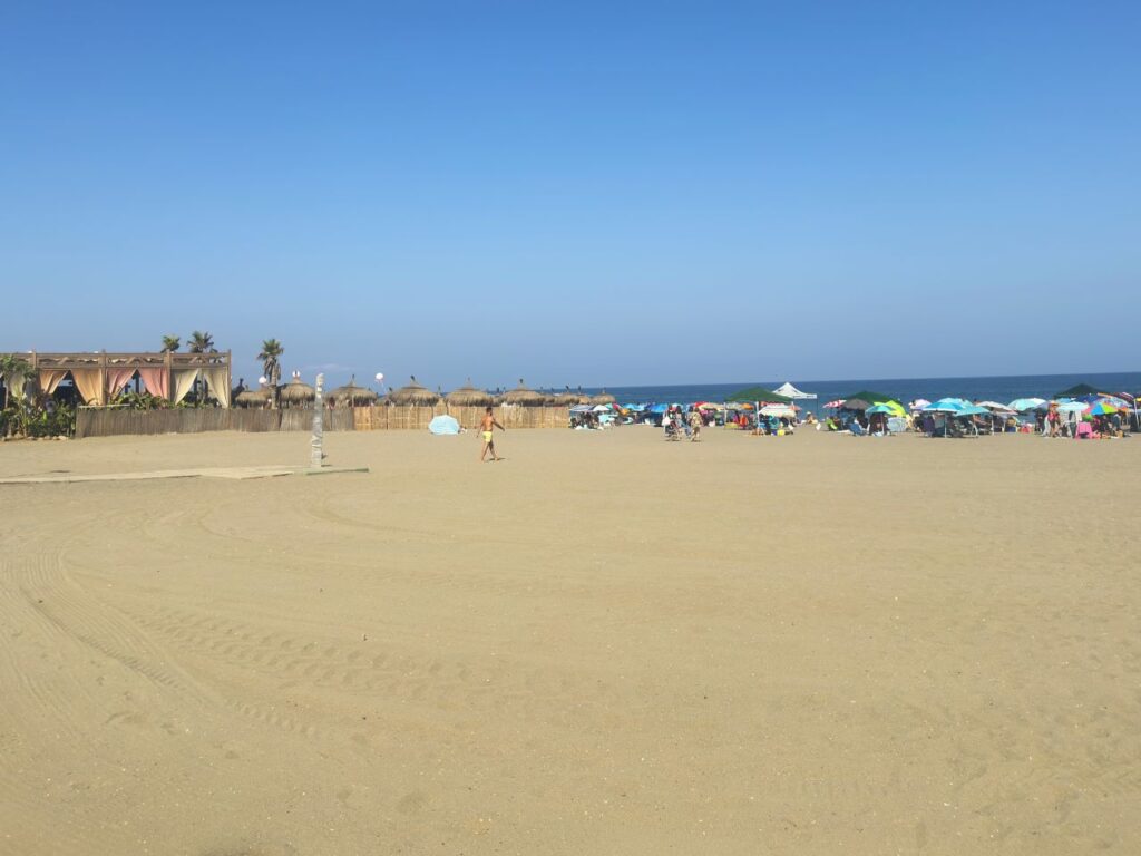 Los Alamos Beach - large sand