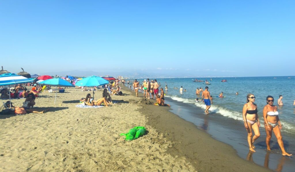 Los Alamos Beach - shoreline