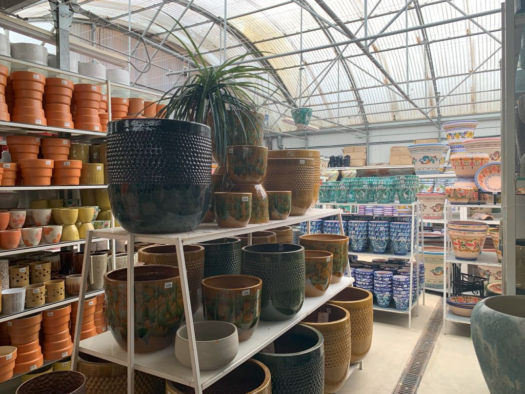 terrace gardenin in Spain - pots in Guzman Garden Center