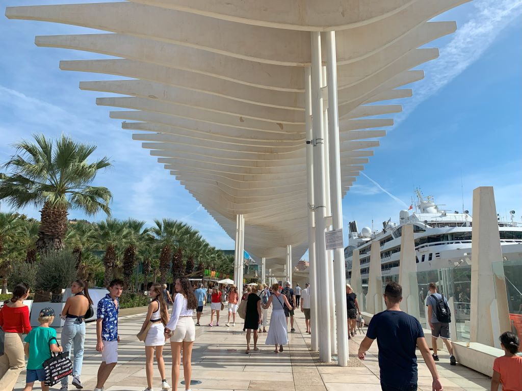 Train stations in Malaga - pergola