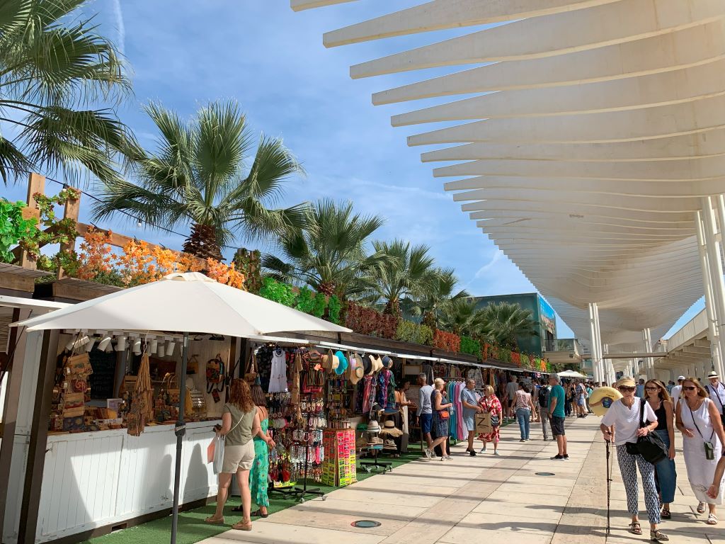 Train stations in Malaga - commerce