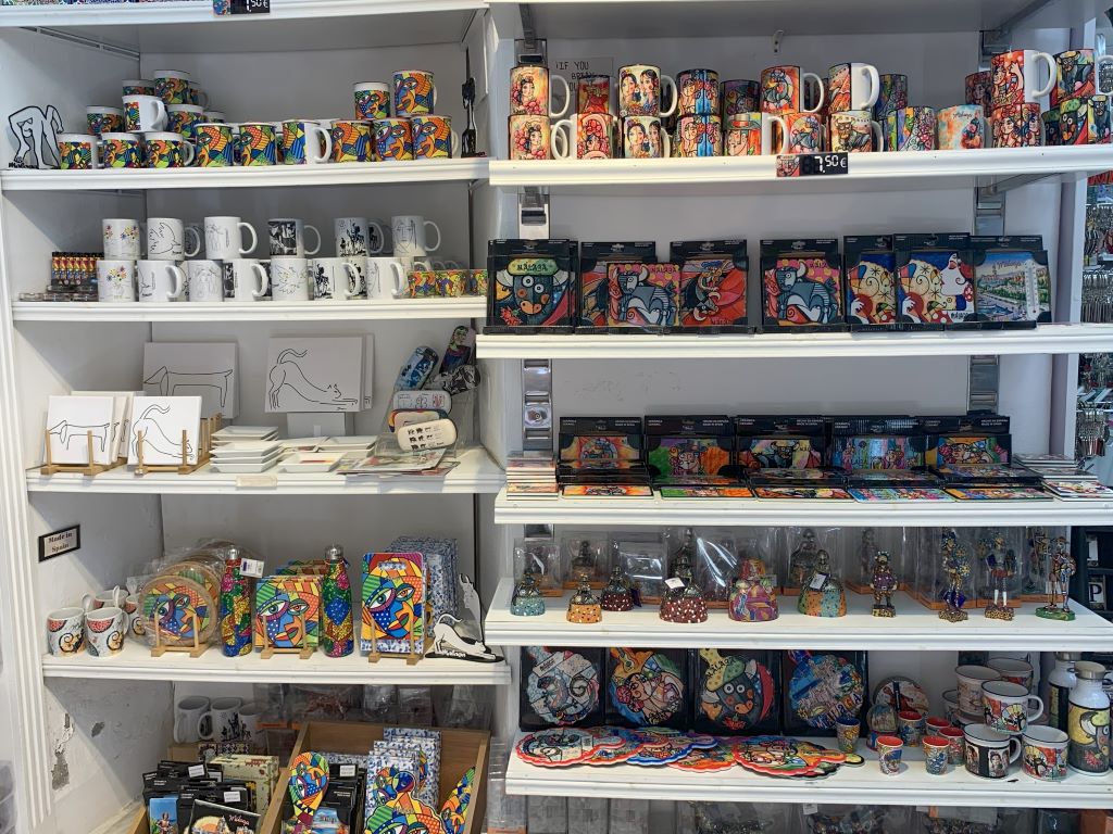 Train stations in Malaga: gift shop