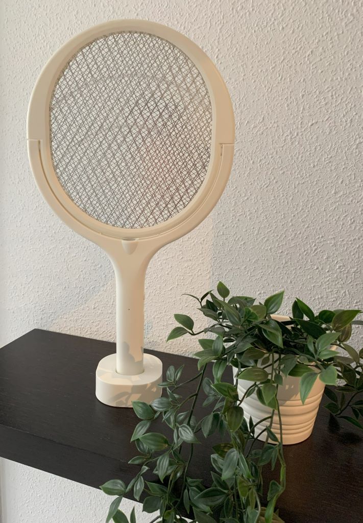 Mosquitoes in the Costa del Sol - electric racquet