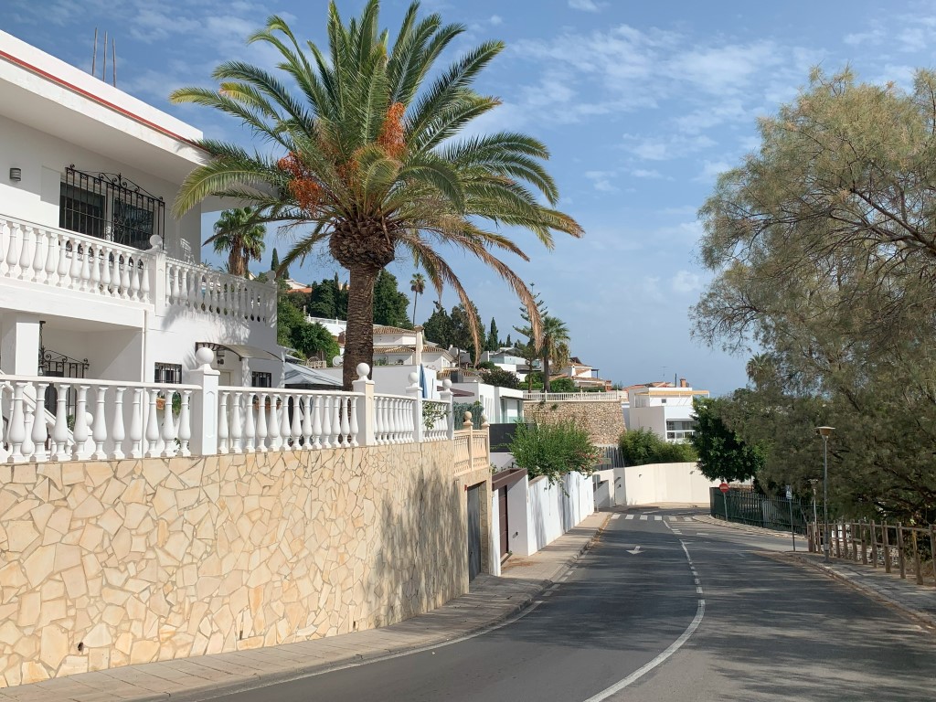 Train stations in Benalmadena: Torremuelle houses