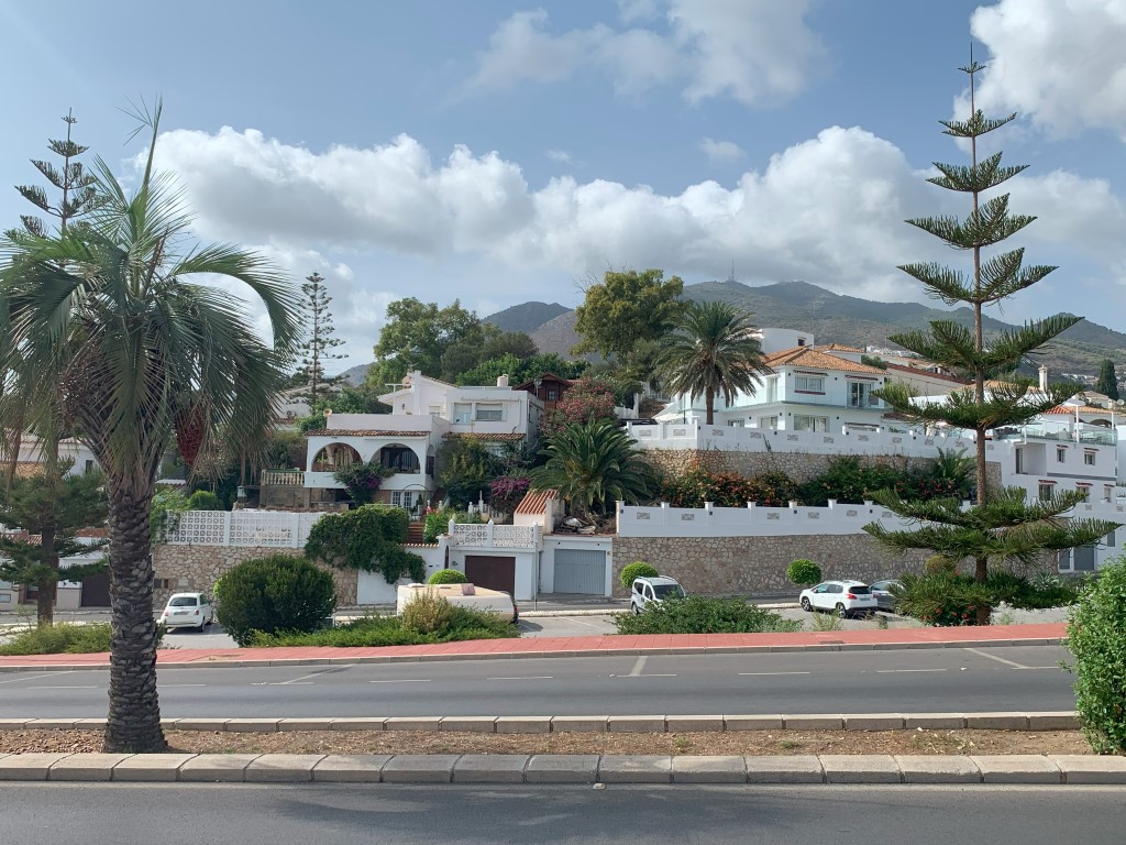 Train stations in Benalmadena: Torremuelle houses