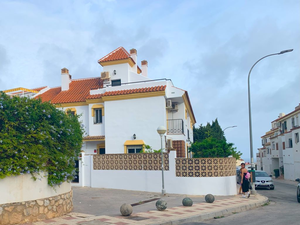 Train stations in Torremolinos - houses