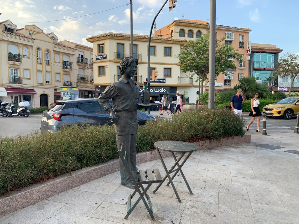 Train stations in Benalmadena: Avenida de la Constitución