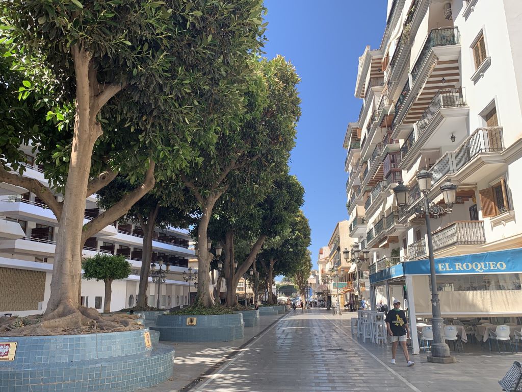 Train stations in Torremolinos - plaza de la union europea