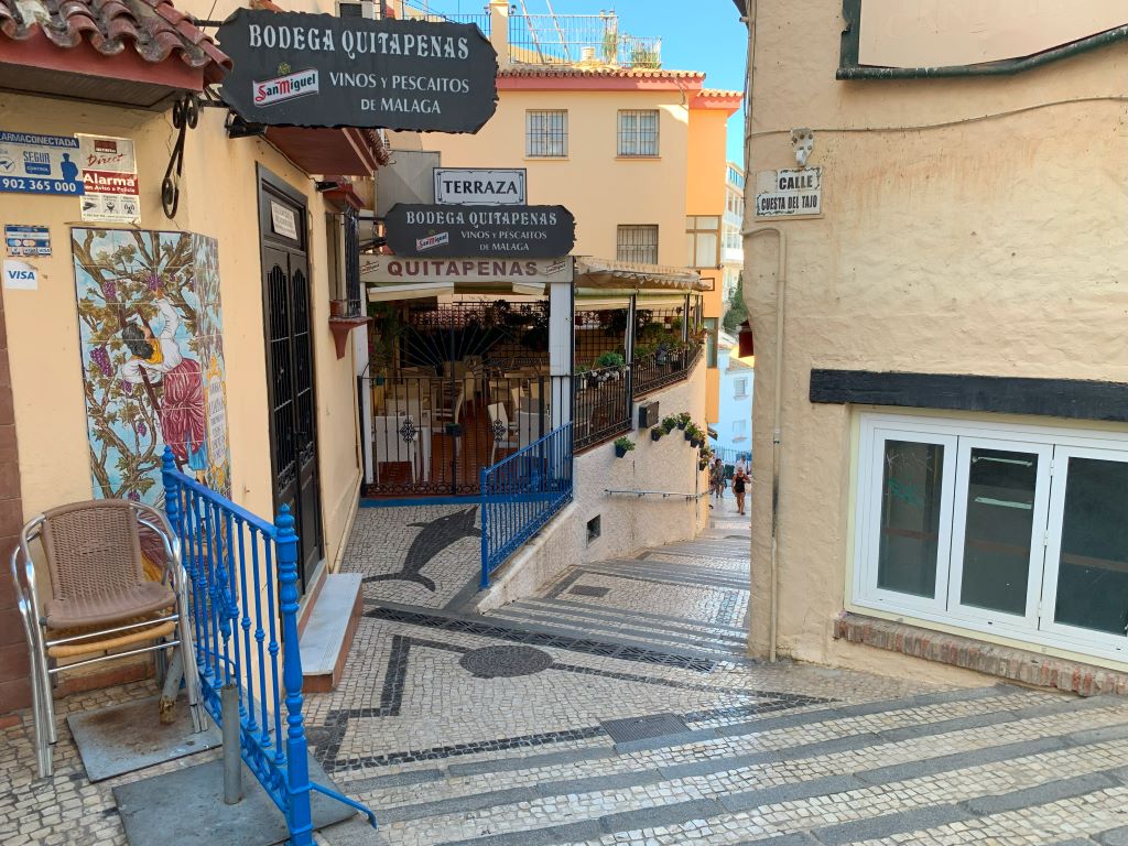 Train stations in Torremolinos - Some more stairs