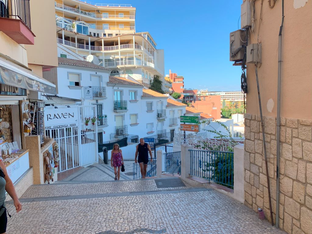 Train stations in Torremolinos - Some more stairs