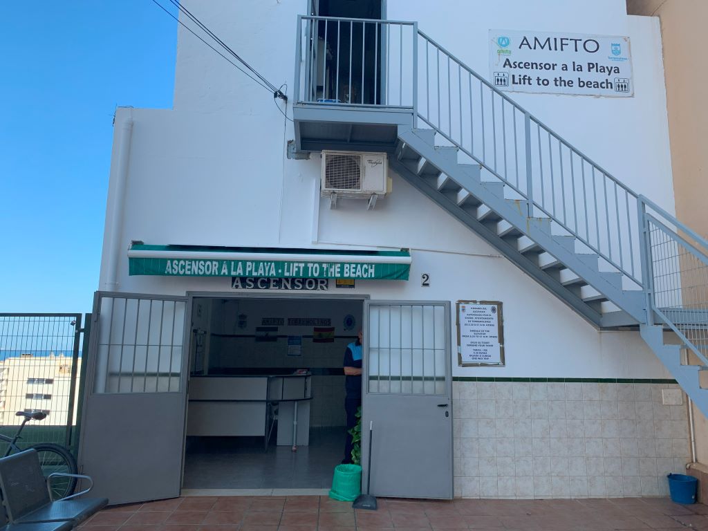 Train stations in Torremolinos - lift