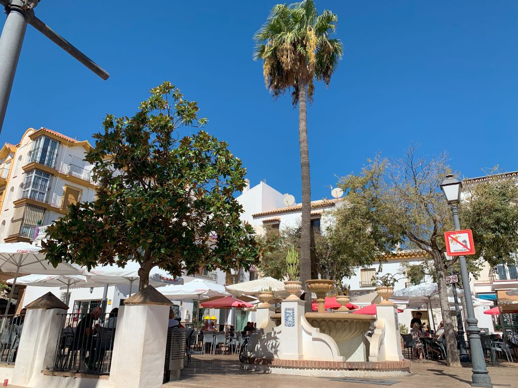 Train stations in Benalmadena: fountain square