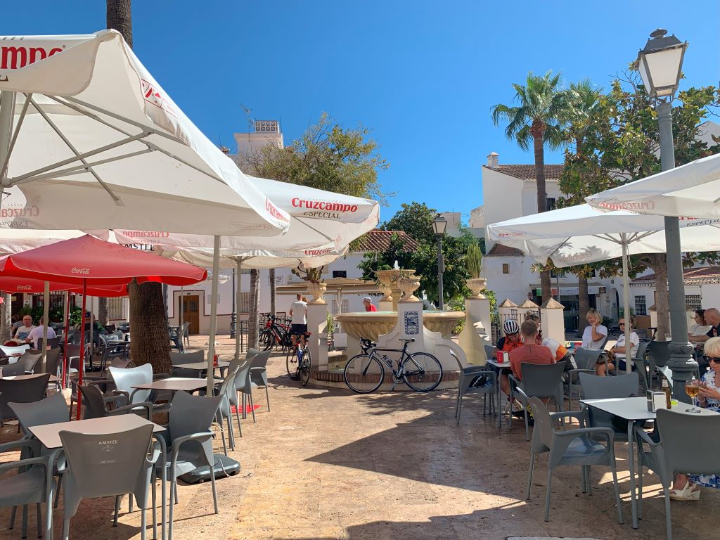 Train stations in Benalmadena: fountain square