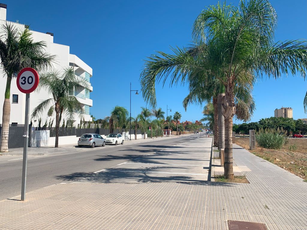 Train stations in Torremolinos - parking spots