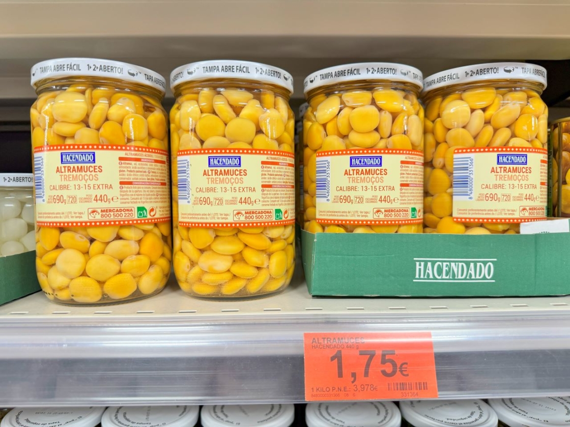 Supermarkets in Spain - lupin beans