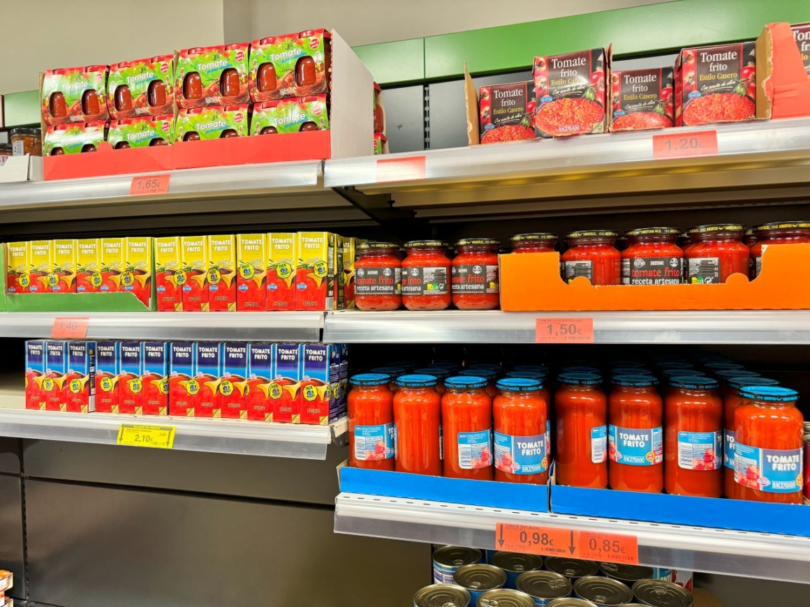 Supermarkets in Spain - tomate frito