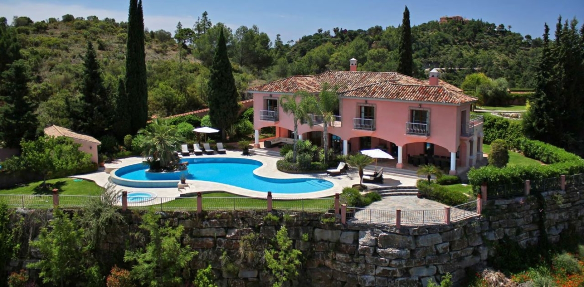 Villa San Bernardo, Luxury villas for golf holidays near Marbella - exterior view.