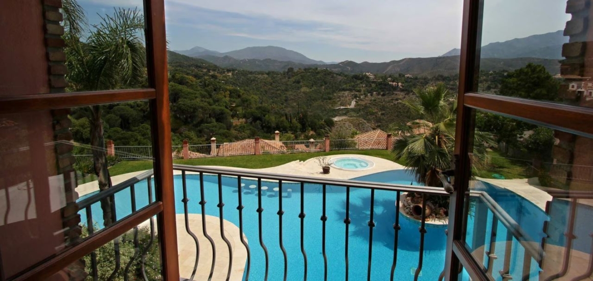 Villa San Bernardo, Luxury villas for golf holidays near Marbella - exterior view.