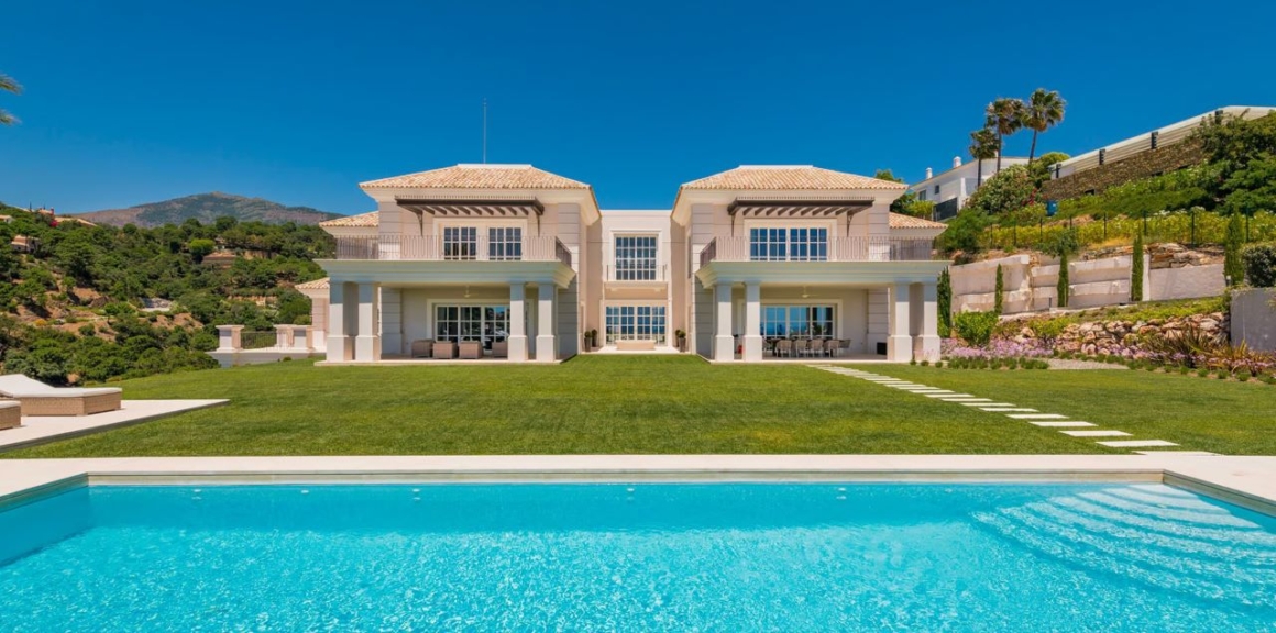 Villa Yareni, Luxury villas for golf holidays near Marbella - exterior view.