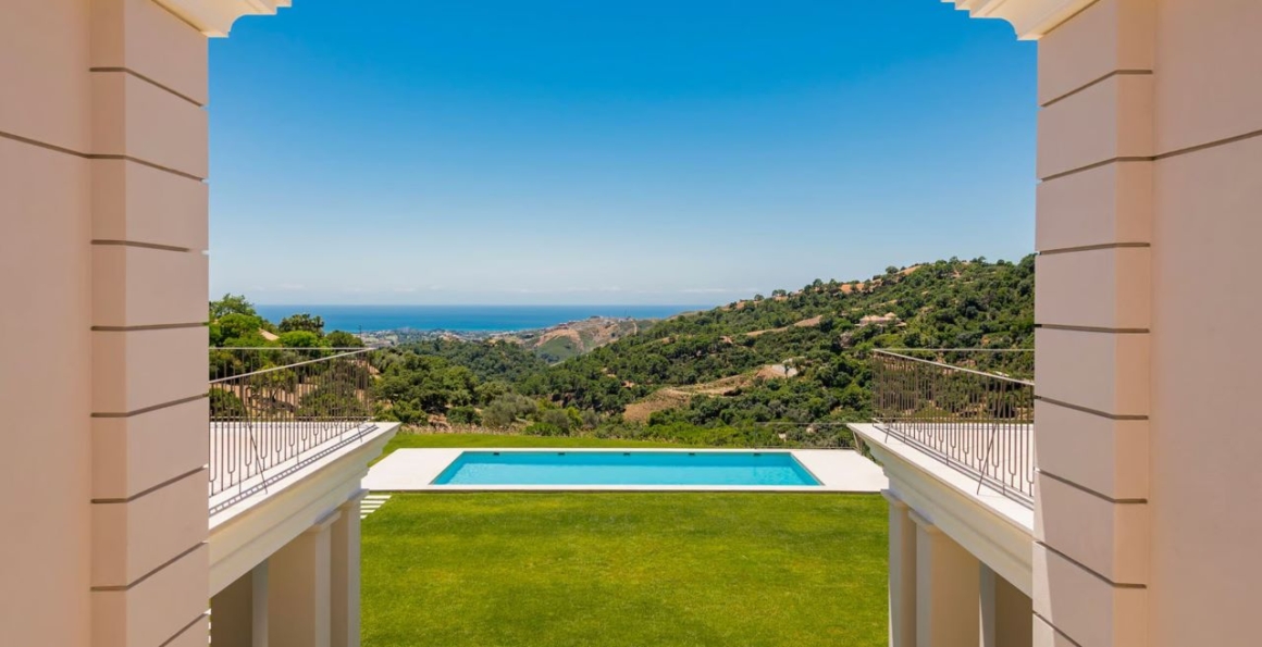 Villa Yareni, Luxury villas for golf holidays near Marbella - exterior view.