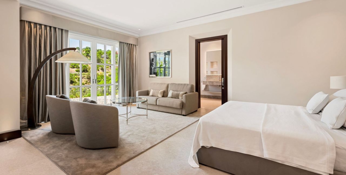 Villa Yareni, Luxury villas for golf holidays near Marbella - bedroom