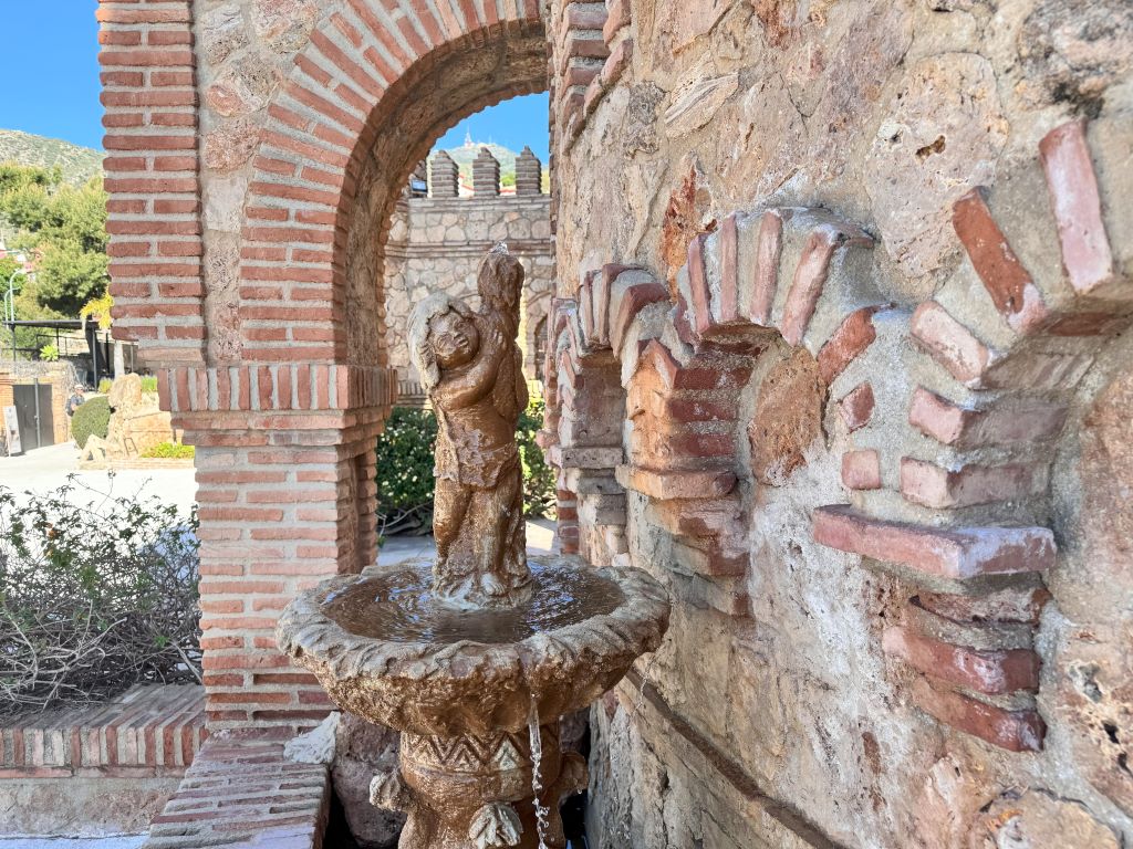 Castillo Colomares (Colomares Castle) fountain