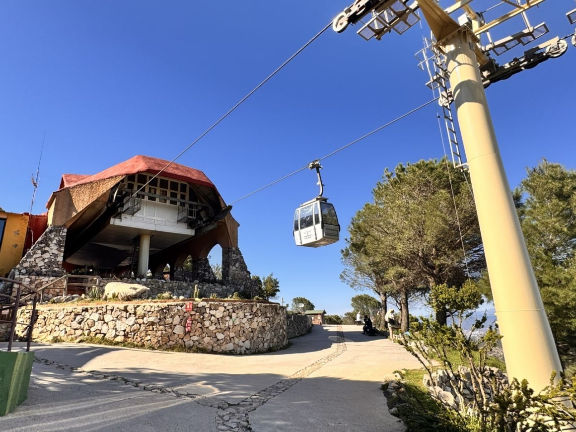 Monte calamorro arrival of the cable car
