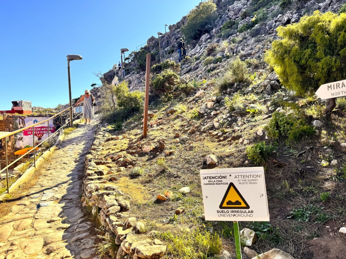 Way to the North viewpoint of Mount Calamorro